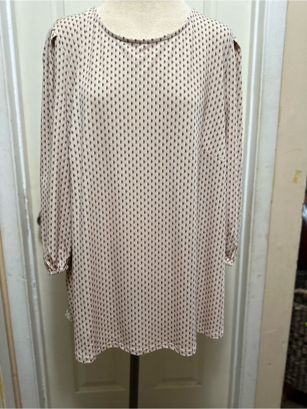 Adrianna Papell Women’s Cream Printed Long-Sleeve Blouse Size 2xl NWT # 571